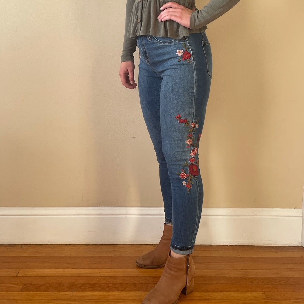 Floral Embroidered Jeans - Picture 2 of 5